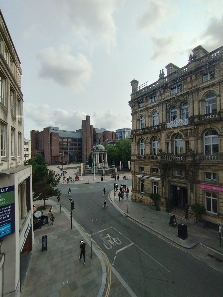 Queen Elizabeth Law Court und Queen Victoria Monument in Liverpool