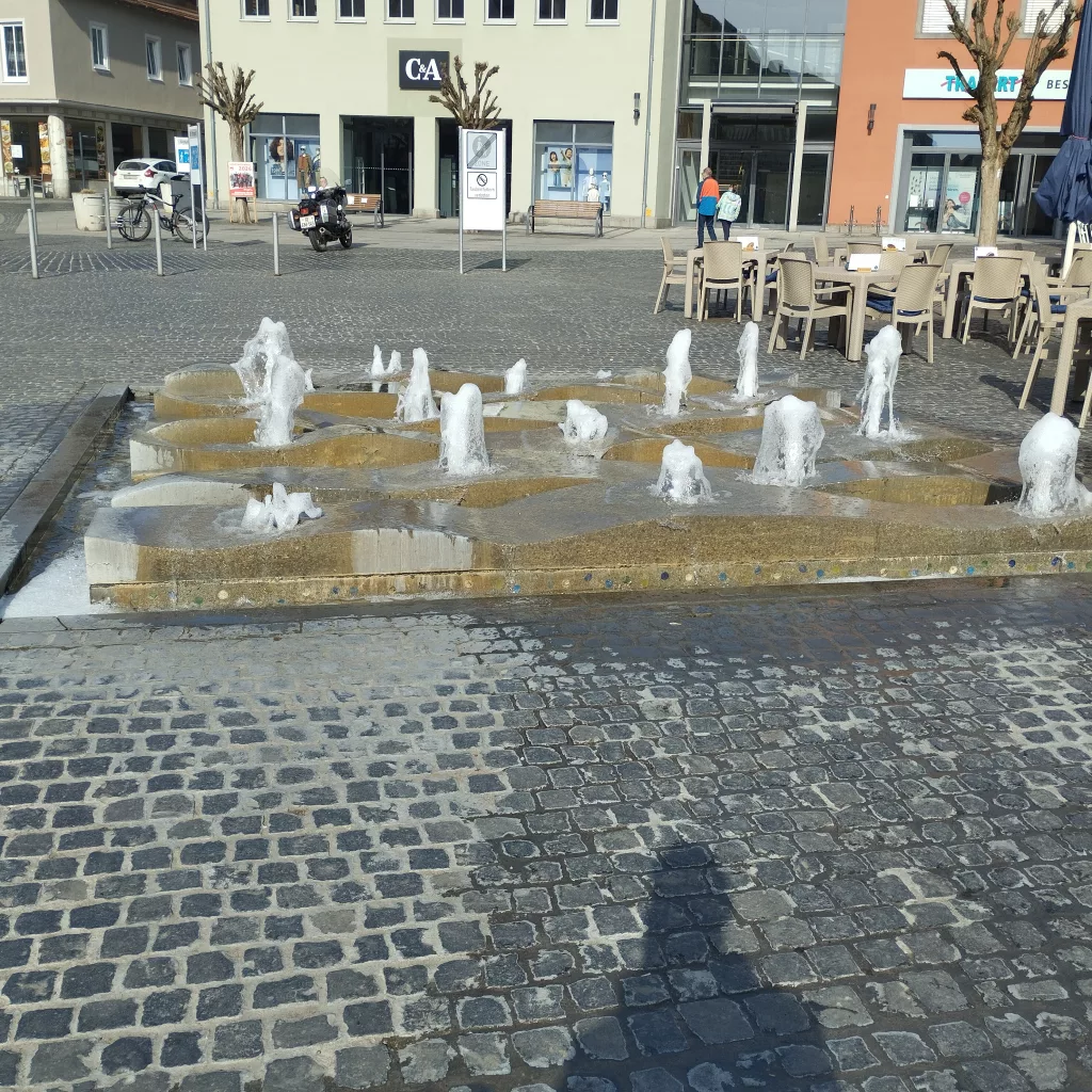 Wellenbrunnen am Marktplatz - Bad Neustadt an der Saale