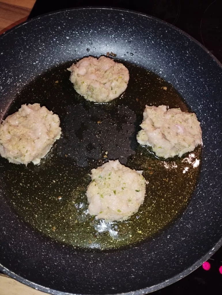 Frikadellen aus Hühnchenfleisch