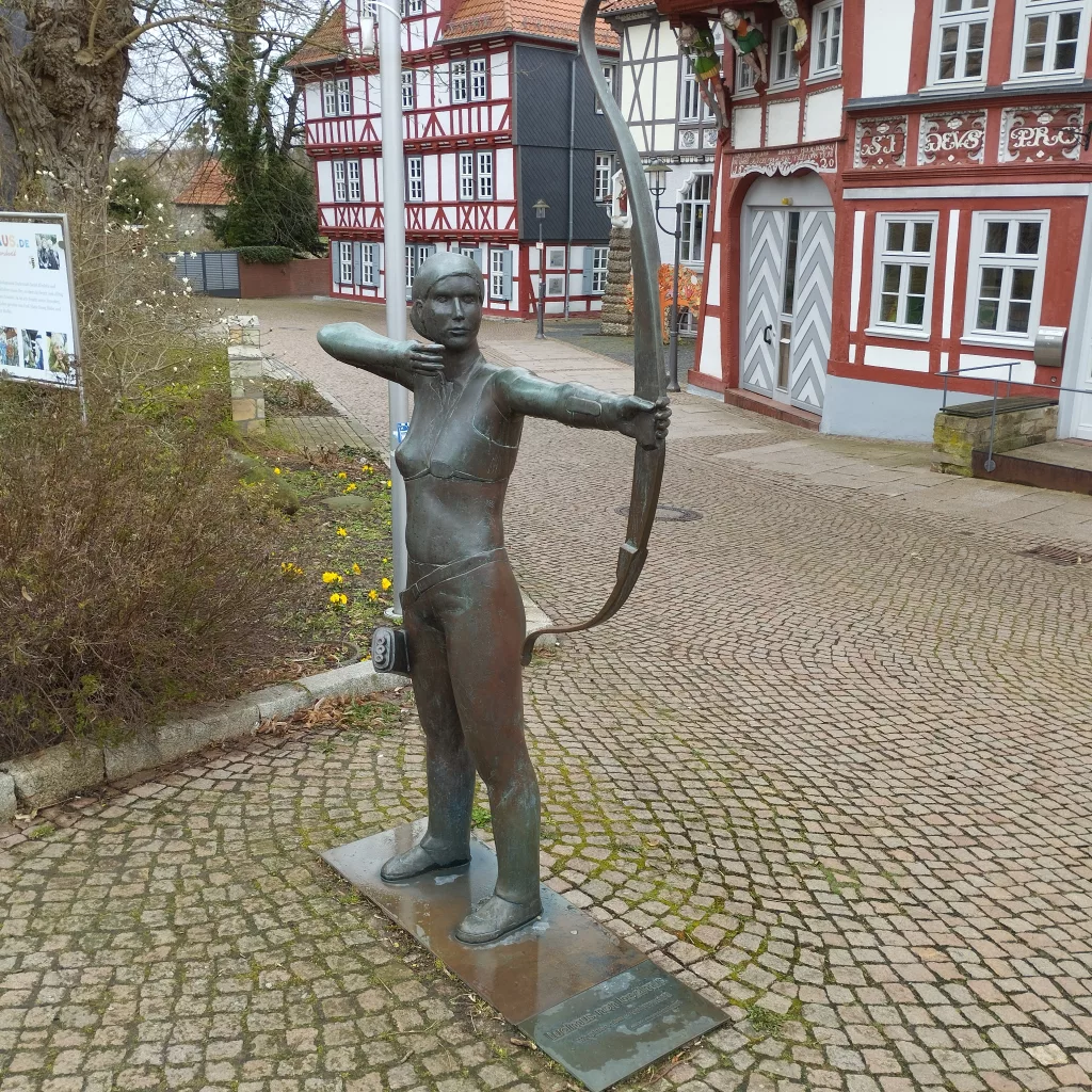 "Frau mit Pfeil" Duderstadt
