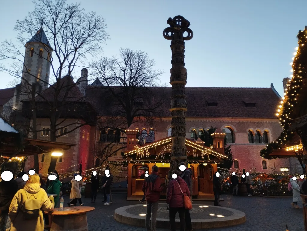 Säule „2000 Jahre Christentum“ - Braunschweig